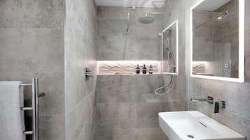 Nhà liên kế có tầm nhìn toàn cảnh (3 Bedrooms) | Phòng tắm | Máy sấy tóc, khăn tắm