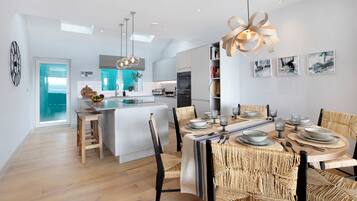 Nhà liên kế có tầm nhìn toàn cảnh (3 Bedrooms) | Bếp riêng | Tủ lạnh, lò vi sóng, lò nướng, ấm điện