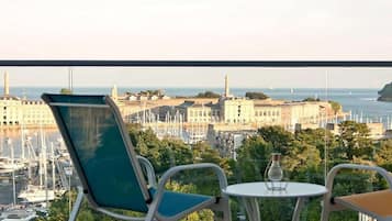 Apartment (2 Bedrooms) | Front of property