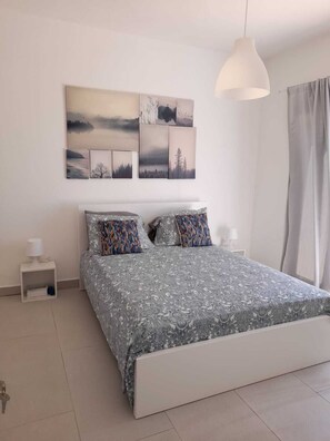 3 habitaciones, tabla de planchar con plancha, internet y ropa de cama 