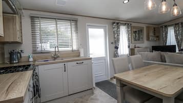 Cookware/dishes/utensils