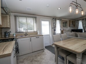 Cookware/dishes/utensils