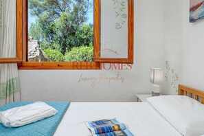 2 bedrooms, bed sheets