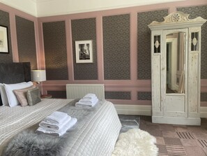 بديكورات فريدة لكل غرفة وطراز فريد لكل وحدة وواي فاي مجانًا