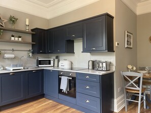 مستلزمات طهي/أطباق/أوعية