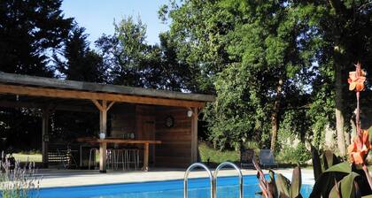 Enchanting 200 year old 2-bedroom gĂźte with pool, 7 minutes drive to Eymet