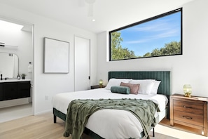 2 habitaciones, escritorio, internet y ropa de cama 