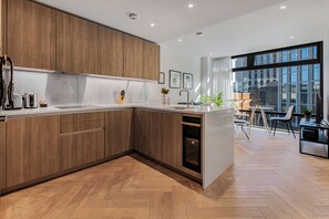 Fridge, microwave, stovetop, dishwasher