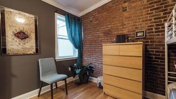 4 bedrooms, iron/ironing board, WiFi, bed sheets