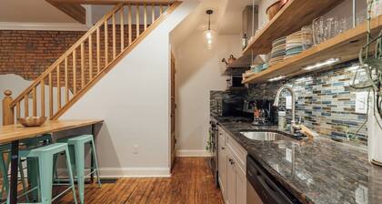 Old-World Charm House with Roof Deck in Ave of the Arts, Philadelphia