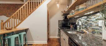 Old-World Charm House with Roof Deck in Ave of the Arts, Philadelphia