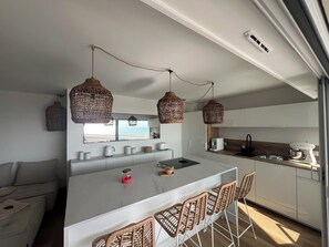 Micro-ondes, four, plaque de cuisson, lave-vaisselle