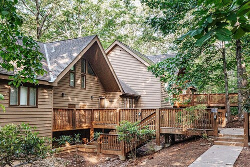 Laurelwood Hollow: Walk to Ski & Swim