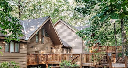 Laurelwood Hollow: Walk to Ski & Swim