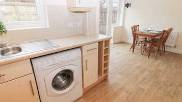 Cottage | Private kitchen | Fridge, microwave, dishwasher, toaster