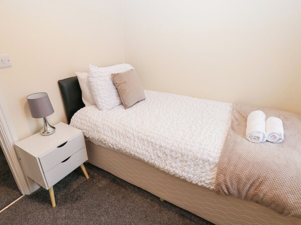 Cottage | 3 bedrooms, individually decorated, individually furnished, free WiFi - Lingla House (Frizington)