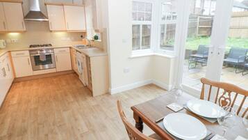 Stuga | Eget kök | Diskmaskin och grytor/köksredskap