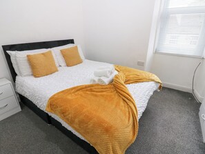 2 habitaciones, decoración personalizada y muebles diferentes 