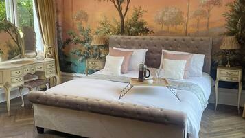 Trang trí khác biệt, trang bị nội thất với thiết kế riêng biệt