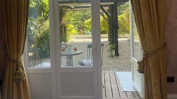 Didekorasi berbeda-beda dan dilengkapi dengan perabotan berbeda-beda