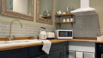 Køkkentøj/tallerkener/redskaber