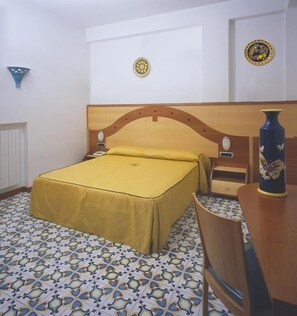 Standard Double Room | In-room safe, desk, free WiFi - Hotel Bristol (Vietri sul Mare)