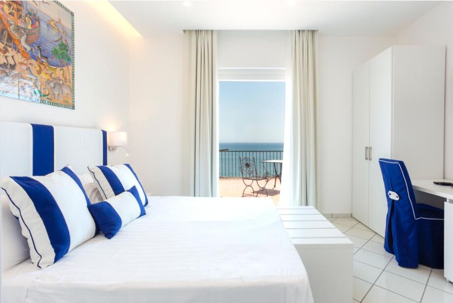 Habitación Confort doble, balcón, vistas al mar | Caja fuerte, escritorio, wifi gratis