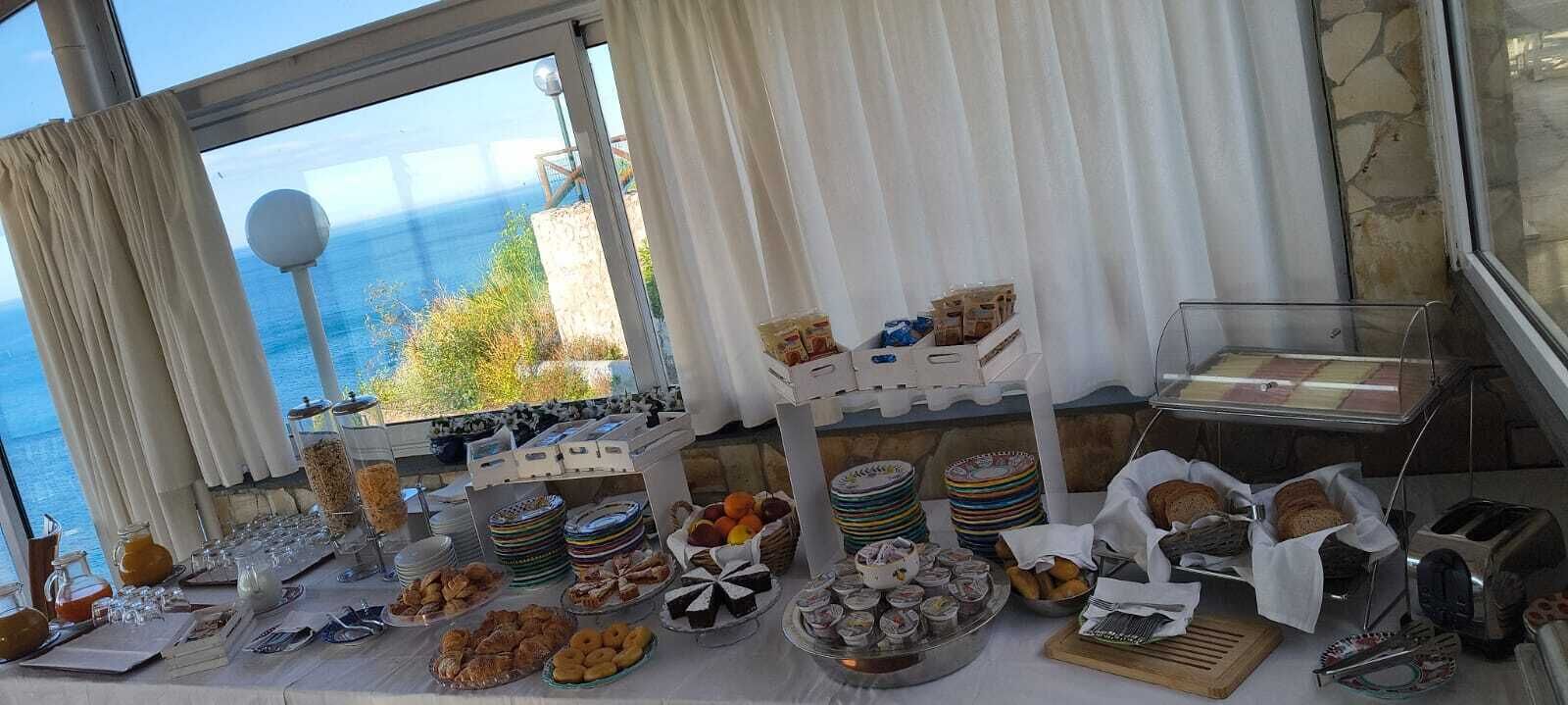 Esmorzar diari d'estil bufet gratuït 