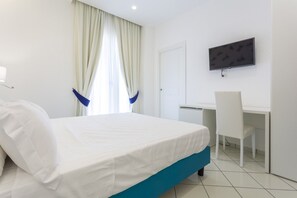 In-room safe, desk, free WiFi