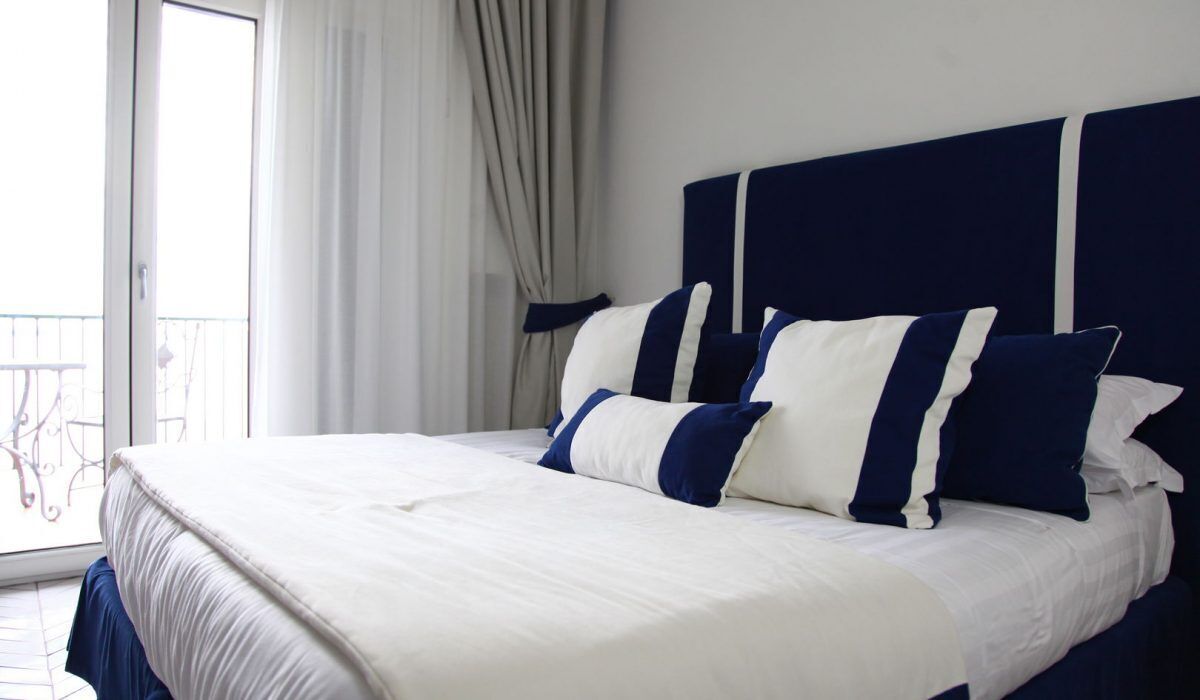 Suite junior, vistas al mar | Caja fuerte, escritorio, wifi gratis
