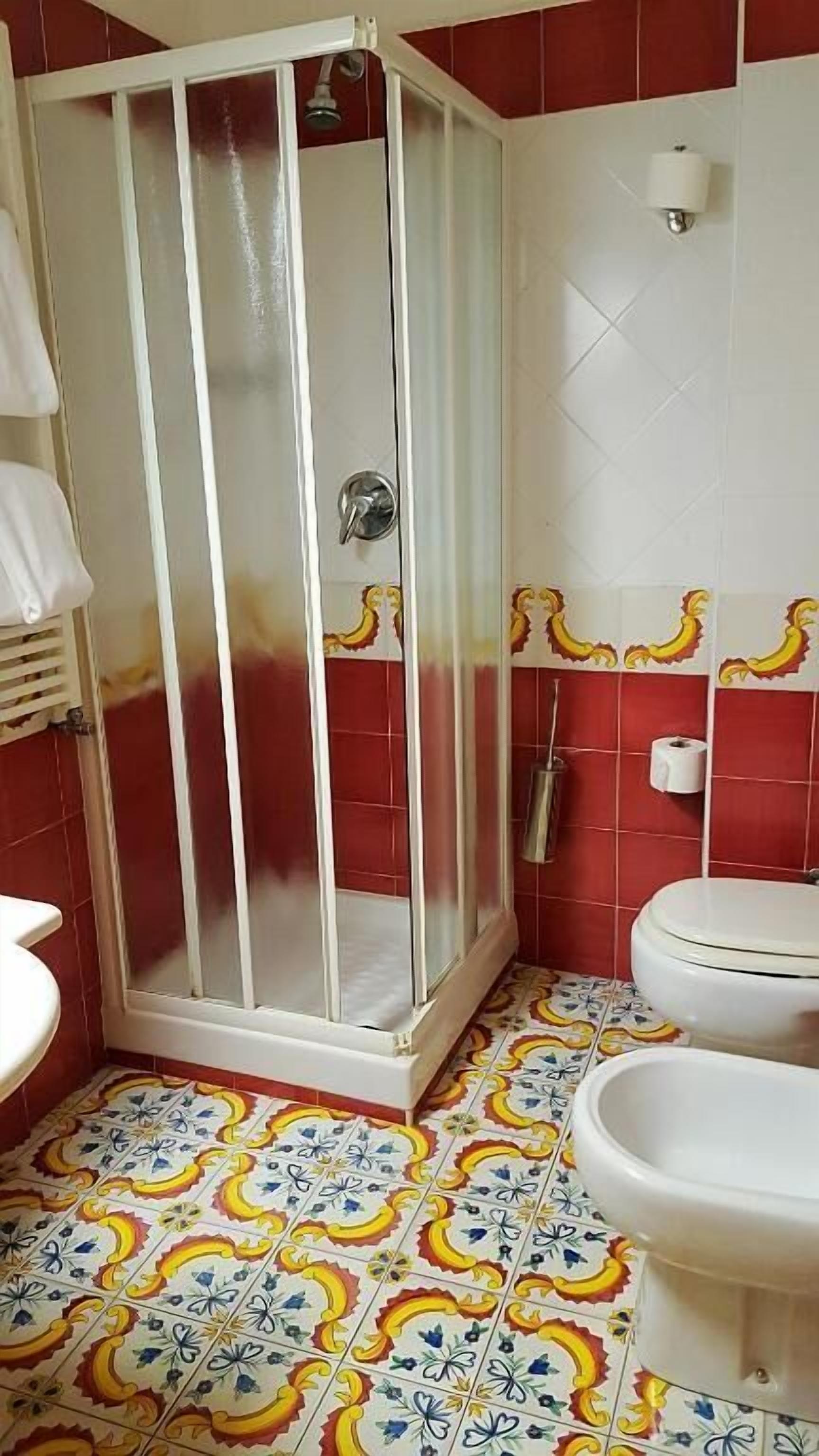 Standard Double Room | Bathroom