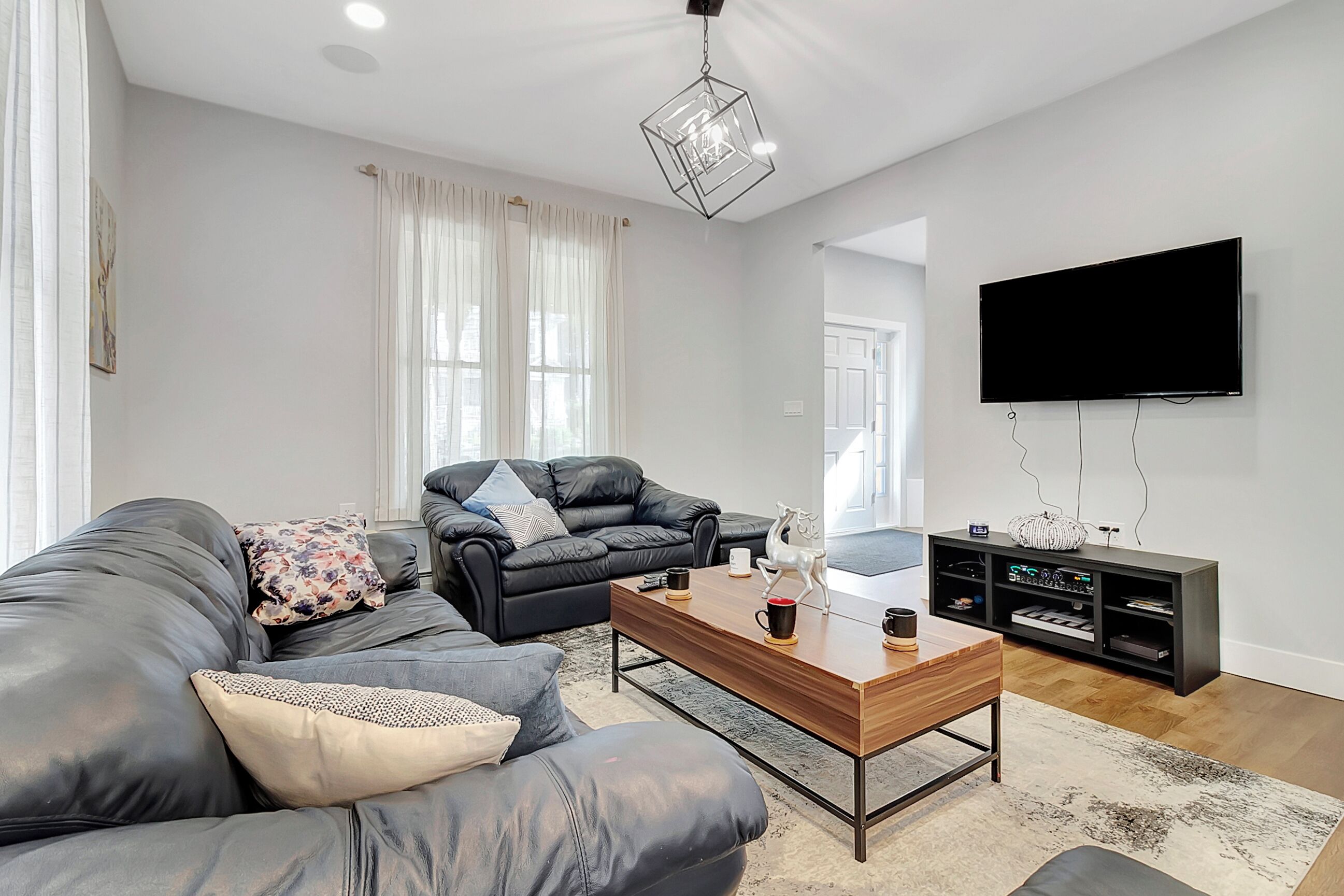 Smart TV, fireplace, stereo