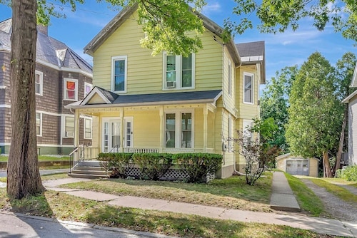 4BR Home | Walk Downtown Rutland + Trails