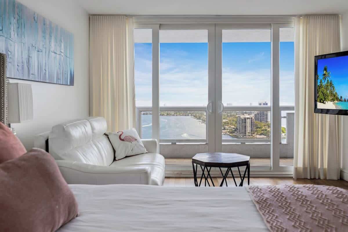 4 habitaciones, tabla de planchar con plancha, cuna de viaje y wifi 