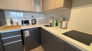 Micro-ondes, four, plaque de cuisson