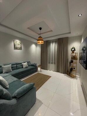 Apartment, 2 Bedrooms | Living room