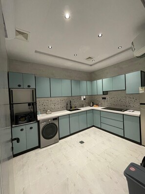 Apartment, 2 Bedrooms | Private kitchen