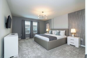 5 bedrooms, desk, iron/ironing board, WiFi