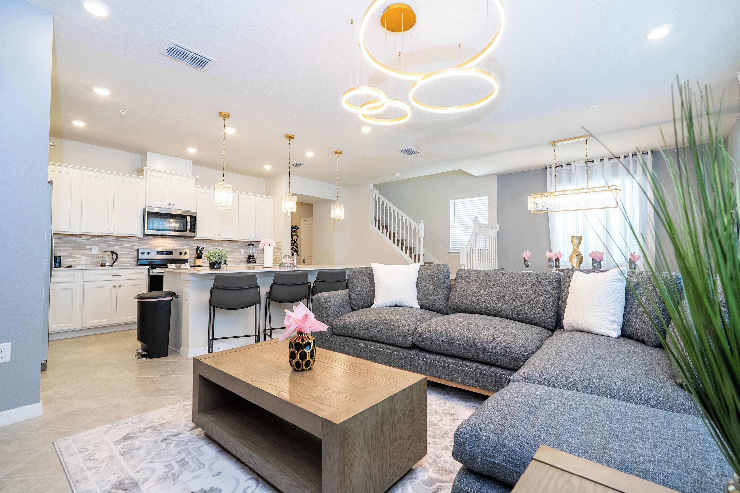 Télévision, lecteur de DVD, chaîne hi-fi, espaces bureaux