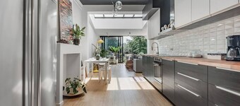 FlemisHome Spacious Getaway – Free Parking, Garden, Terrace, Great Location"