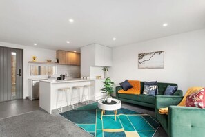 TV - Appt 2 on Armagh 2Bdrm 2 Bthrm Free Park (Christchurch)