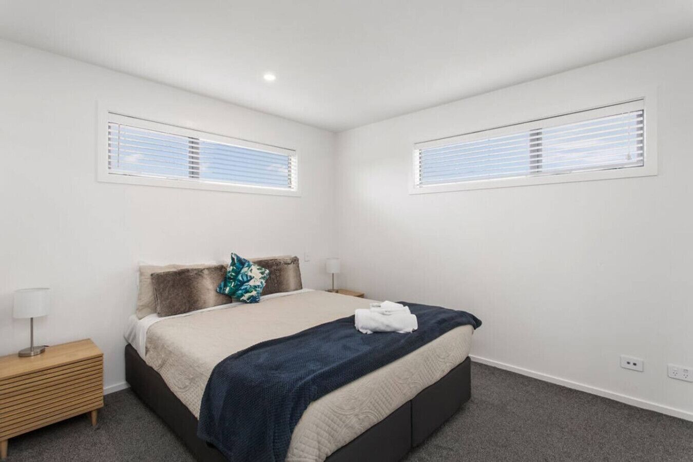 2 bedrooms, desk, iron/ironing board, WiFi