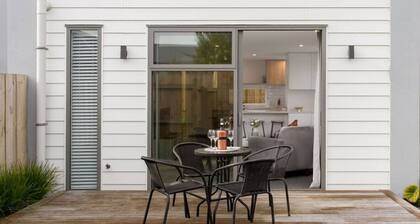 Peaceful Private Oasis 2bdrm 2bthrm Free Parking