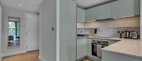 Fridge, microwave, stovetop, dishwasher