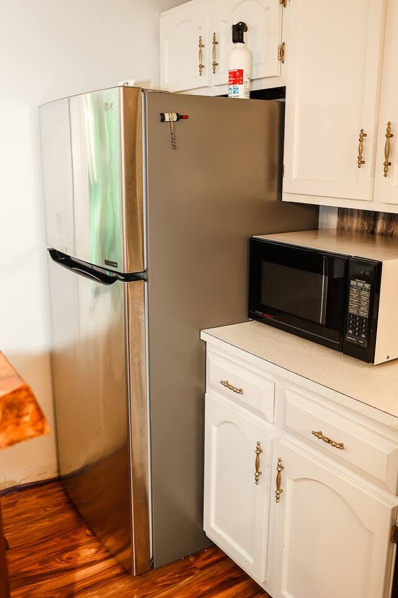 Refrigerador, microondas, horno y parrilla de estufa 