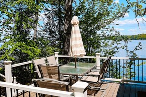 Outdoor dining - Arthur`s Place • Sebago Lakefront • Near Windham (Standish)