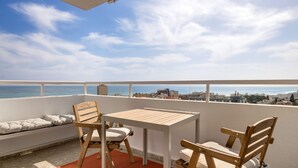 Apartment | Outdoor dining