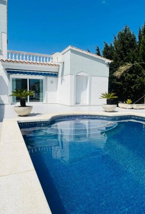 Pool - CASITA CON AMARRE, CANAL Y ENORME PISCINA. (Empuriabrava)