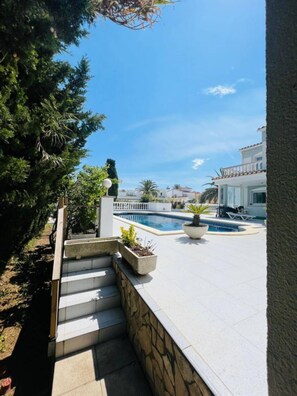 Pool - CASITA CON AMARRE, CANAL Y ENORME PISCINA. (Empuriabrava)