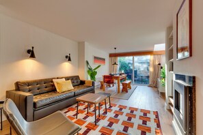 Fireplace - Modern and Stylish Townhouse in City Centre | Pass the Keys (Cambridge)